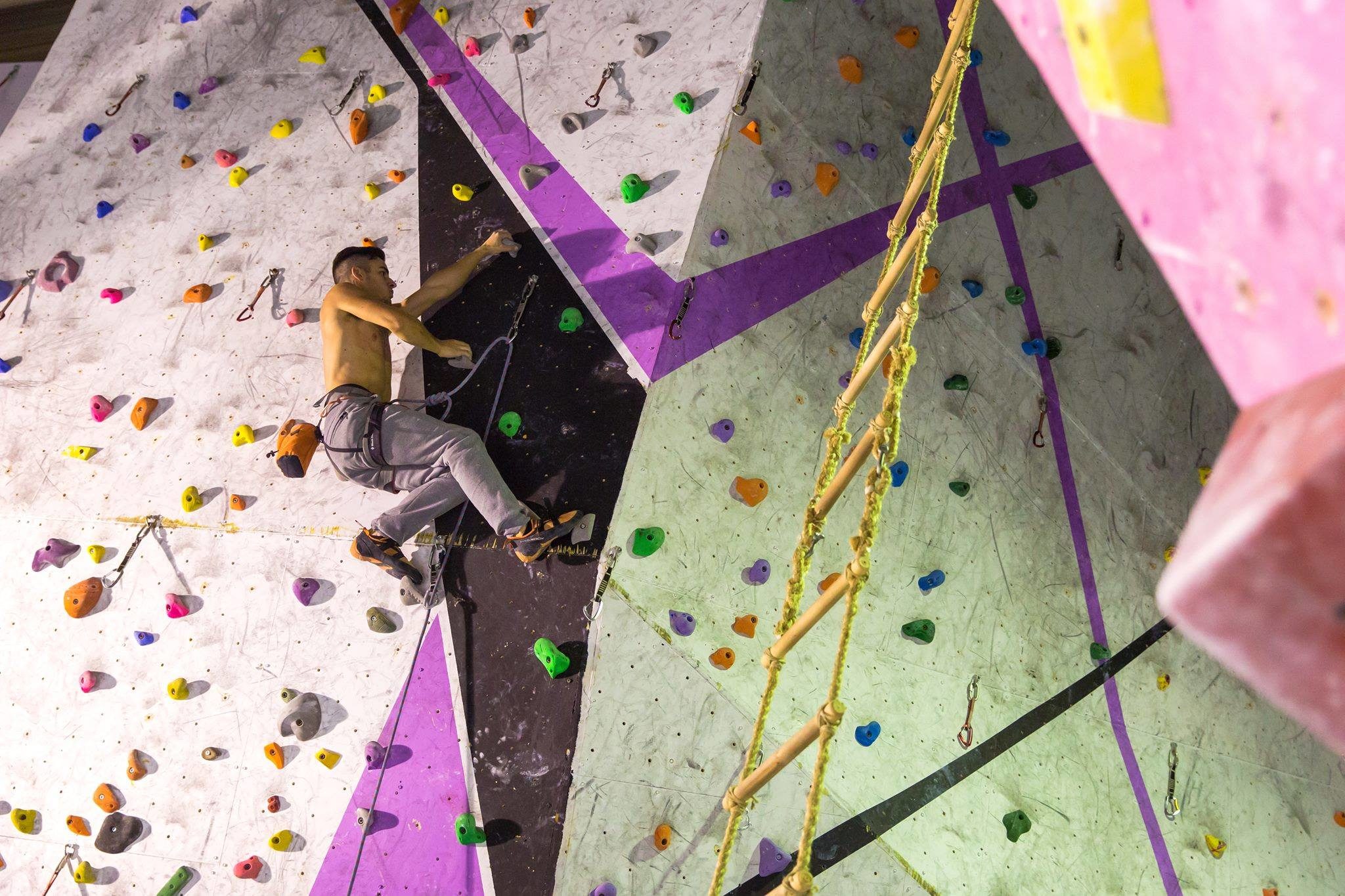oaka-indoor-climbing-1