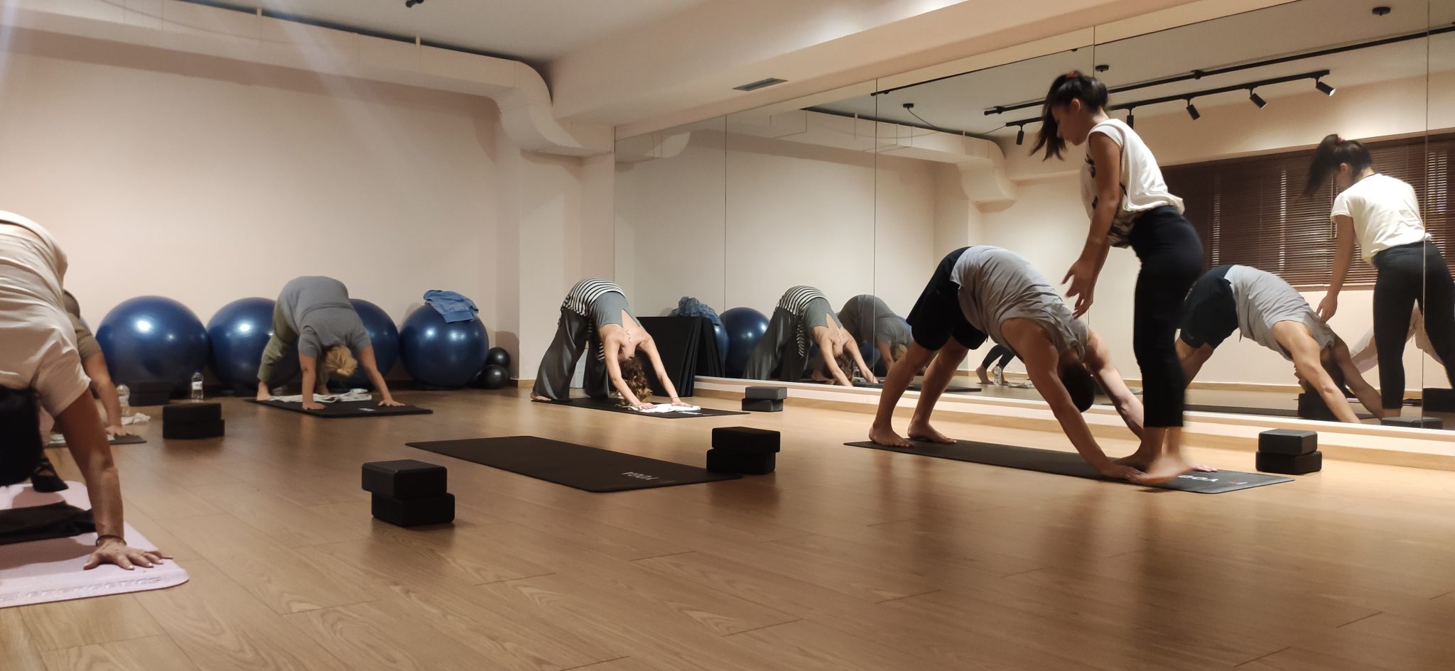 vinyasa-flow-yoga-the-next-level-μοσχάτο