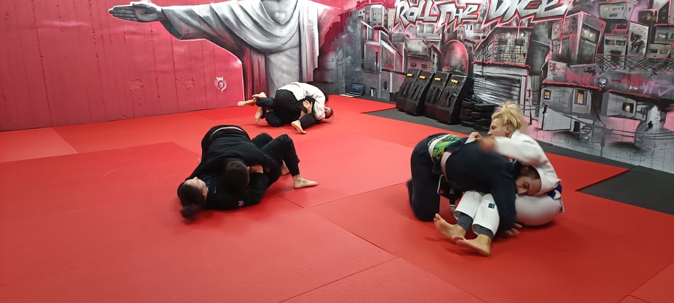 roll-the-dice-team-liosia-brazilian-jiu-jitsu-sportshunter-2