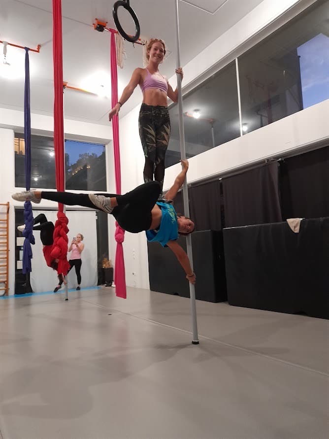 kyvos-training-athens-pole-dance-sportshunter-4