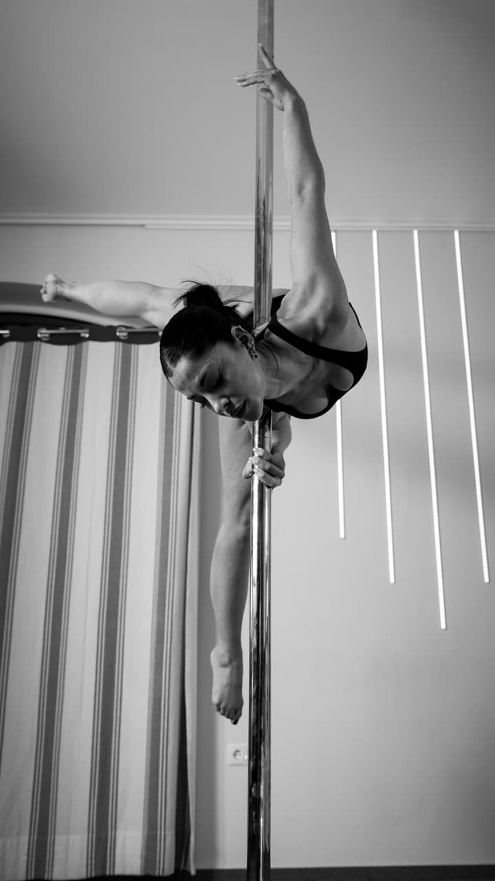 pole-house-by-penny-krines-korinthias-pole-dance-sportshunter-44