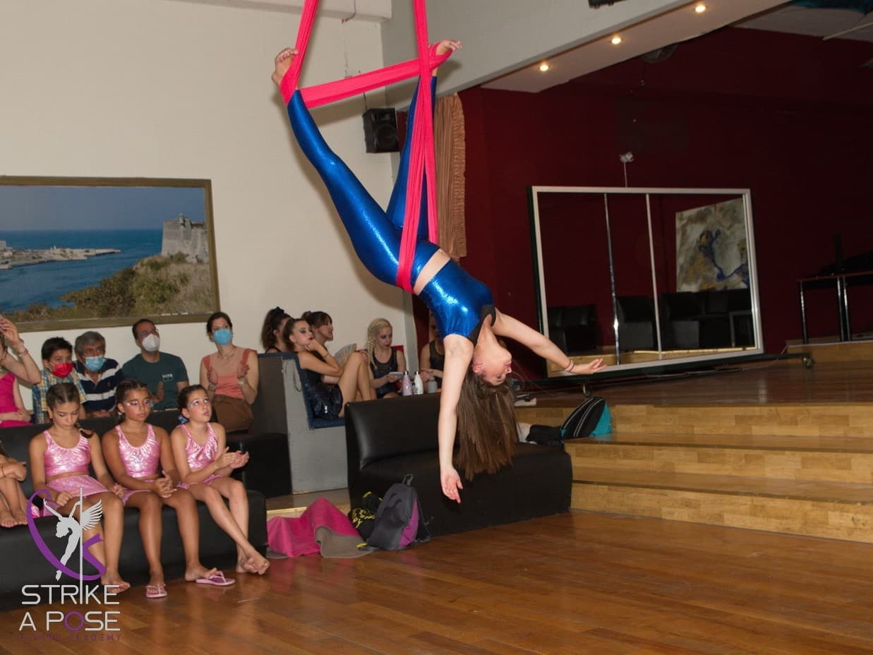 strike-a-pose-argyroupoli-aerial-yoga-sportshunter-6