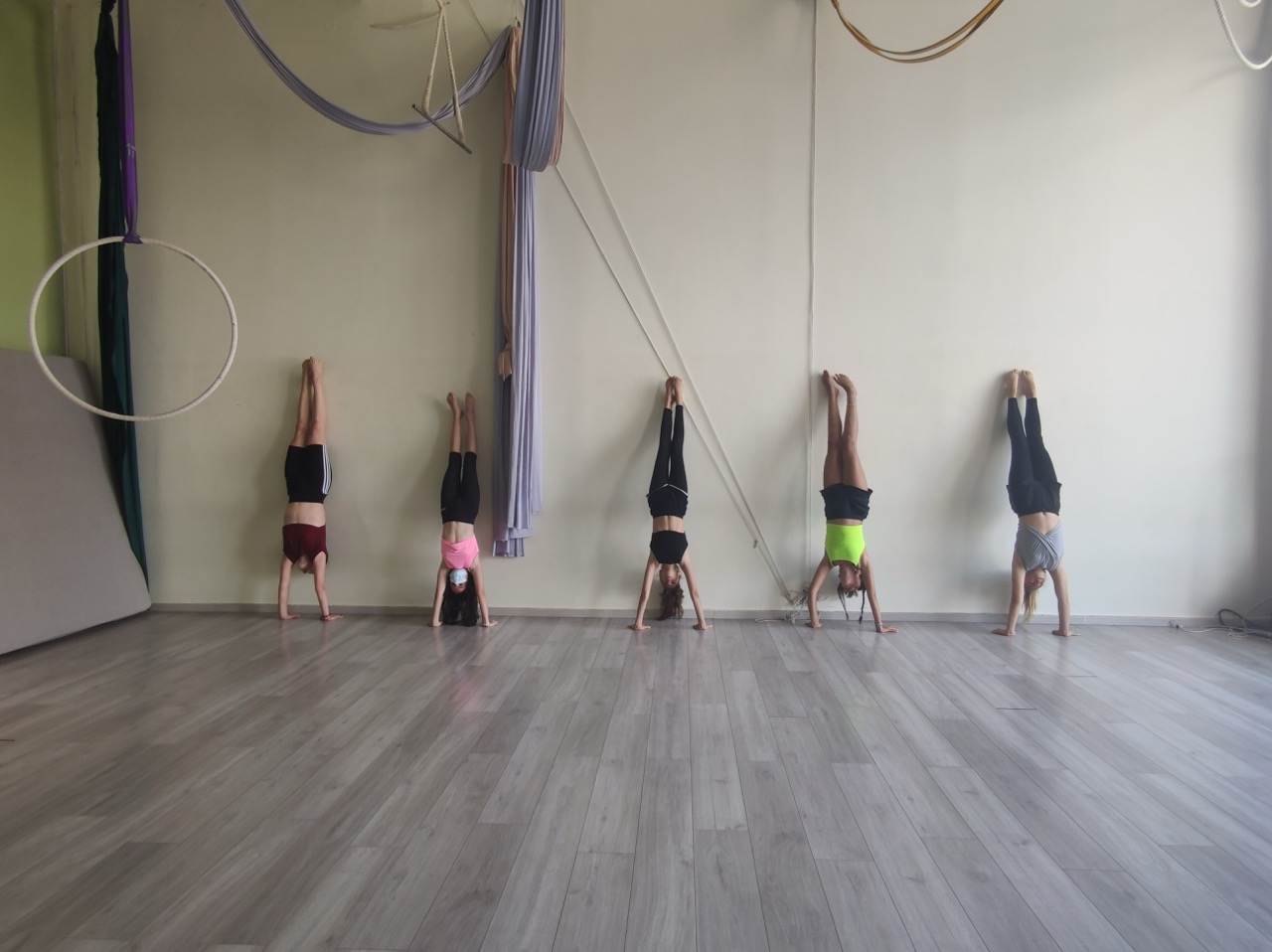 cirqles-aerial-creartivity-ground-acrobatics-chania-sportshunter-1