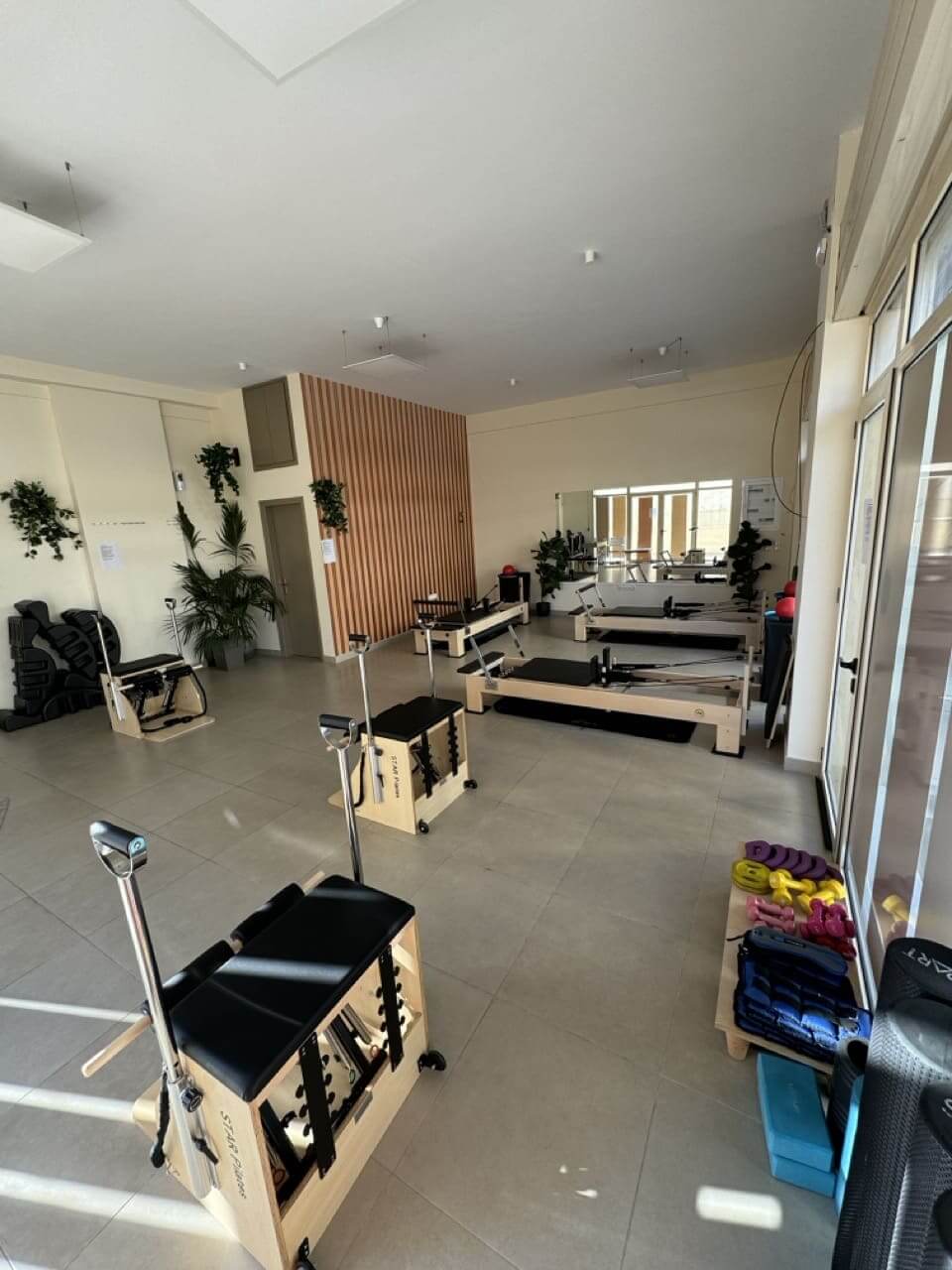 a-g-pilates-fitness-boutique-pilates-reformer-vari-sportshunter-3