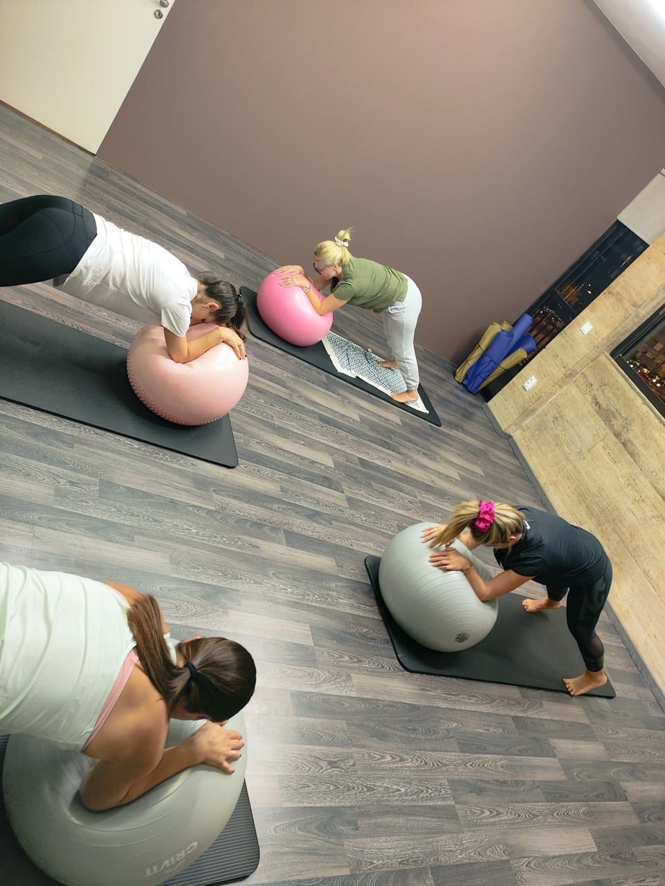 movement-therapy-pilates-mat-athina-sportshunter-1