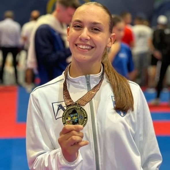 polydeykis-karate-nea-artaki-sportshunter-3i-thesi-gia-tin-anastasiadi-anastasia-stous-mesogeiakous-agones-karate-4