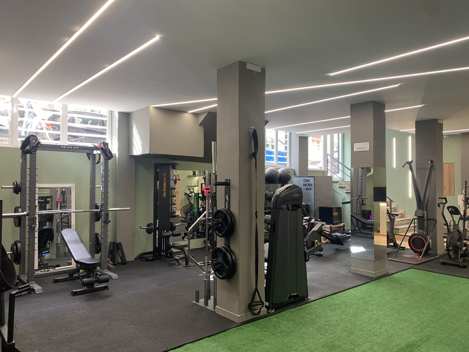 selfmade-fitnesshub-gymnastirio-peiraias-xoros-sportshunter-15