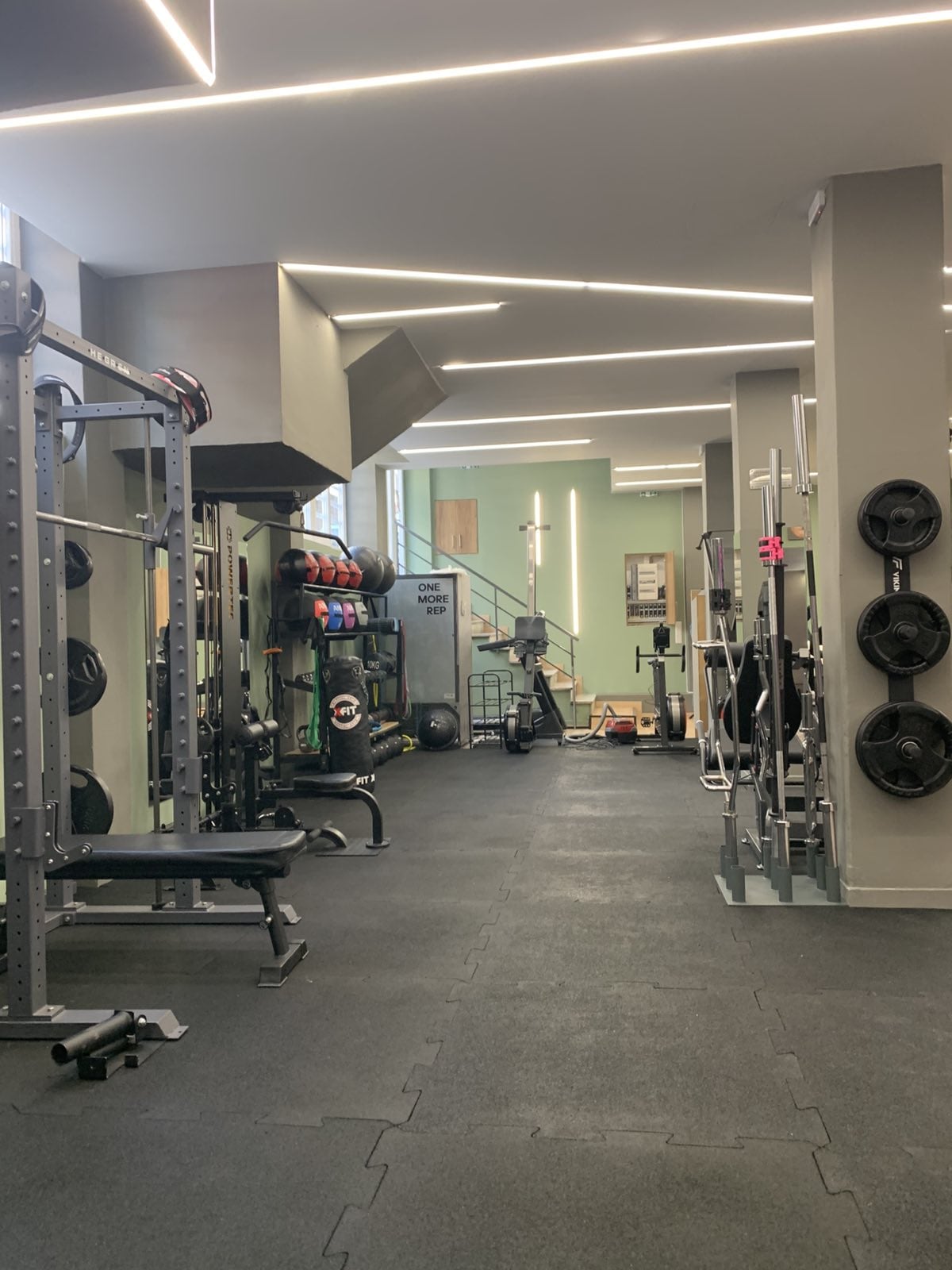 selfmade-fitnesshub-gymnastirio-peiraias-xoros-sportshunter-4