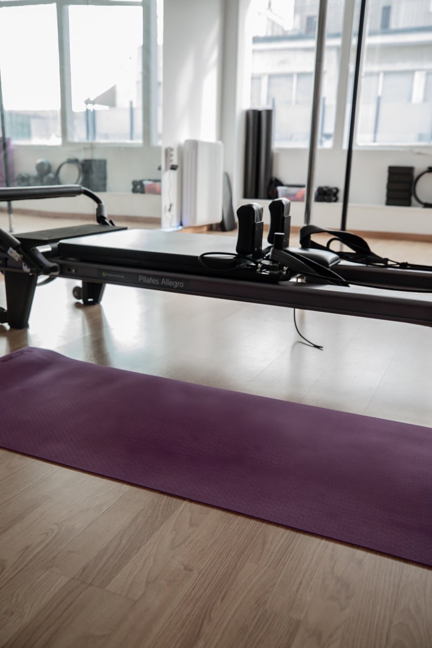 8th-floor-pole-and-pilates-pilates-mat-athina-sportshunter-1