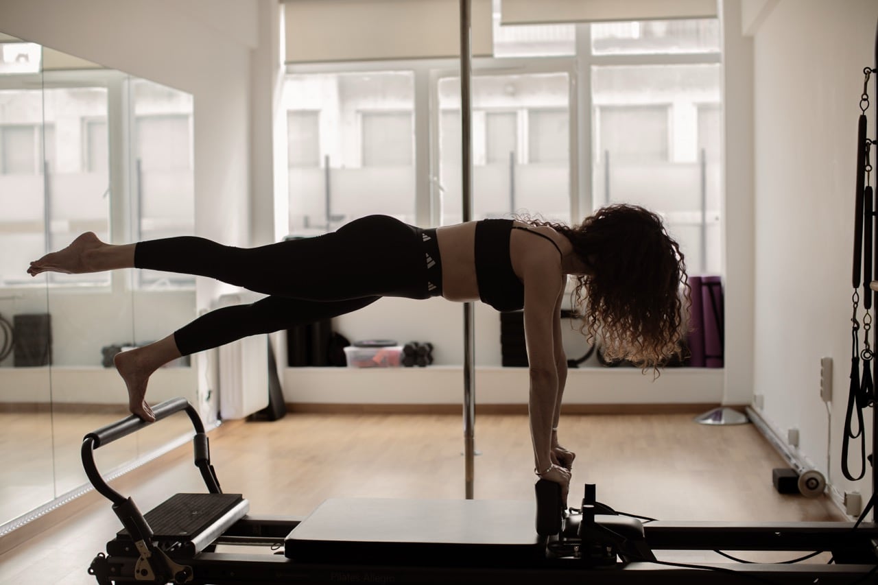 8th-floor-pole-and-pilates-pilates-reformer-athina-sportshunter-12