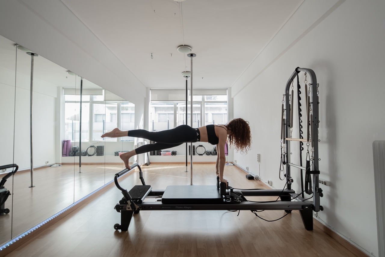 8th-floor-pole-and-pilates-pilates-reformer-athina-sportshunter-18