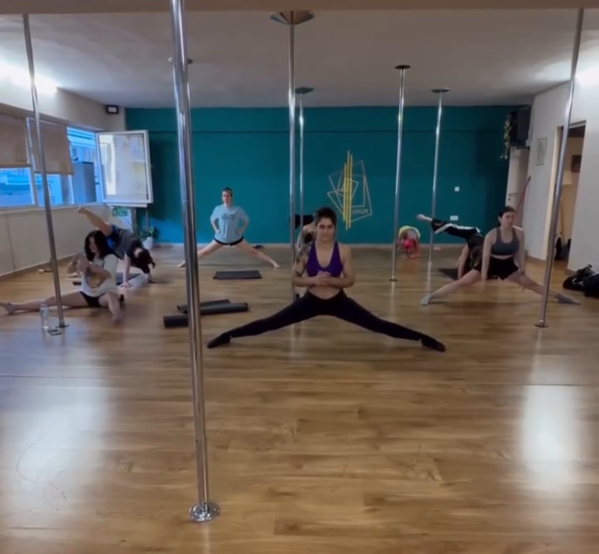 saga-pole-studio-flexibility-thessaloniki-sportshunter-3