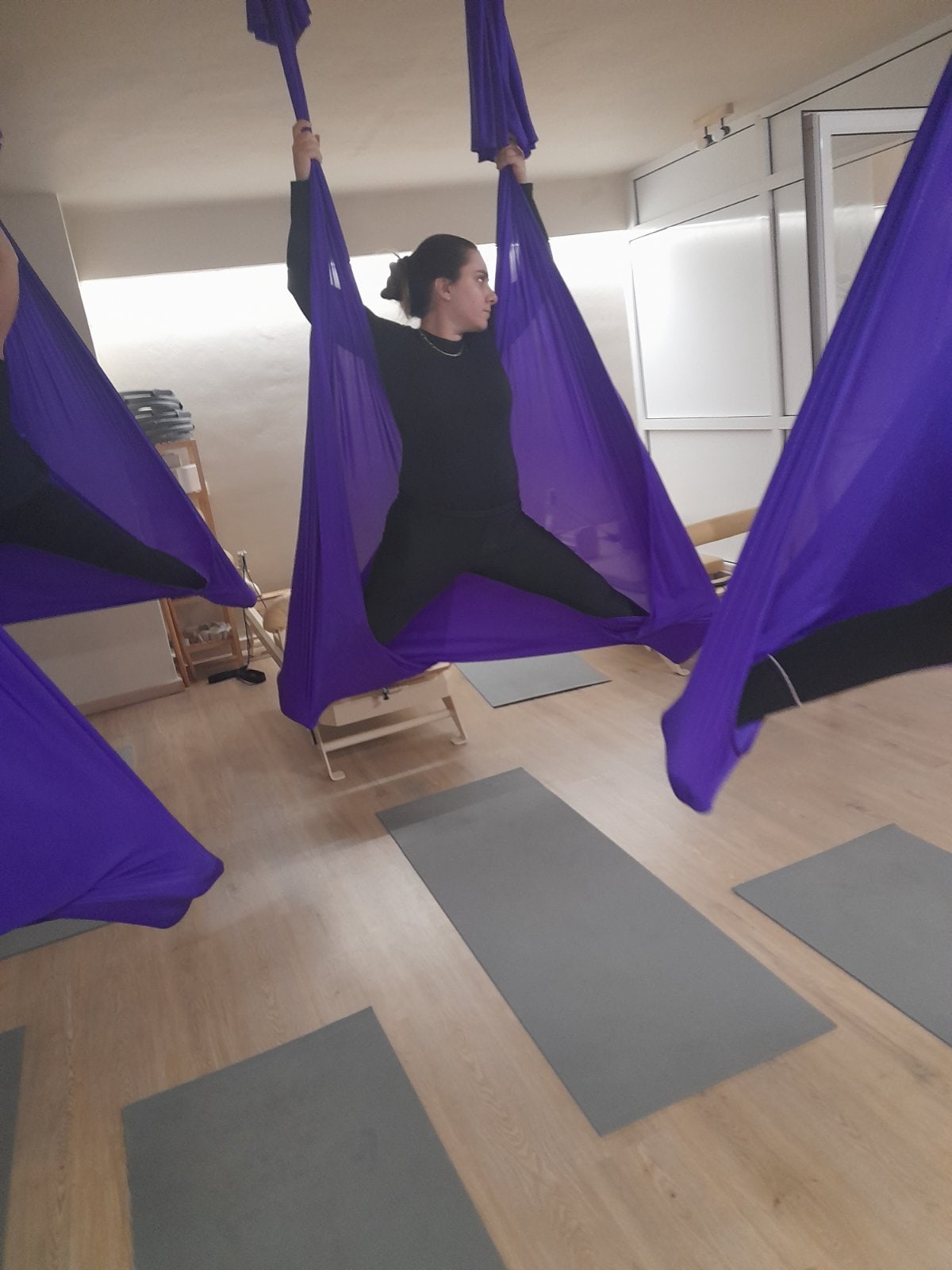 body-flow-yoga-and-pilates-studio-aerial-yoga-agios-dimitrios-sportshunter-4