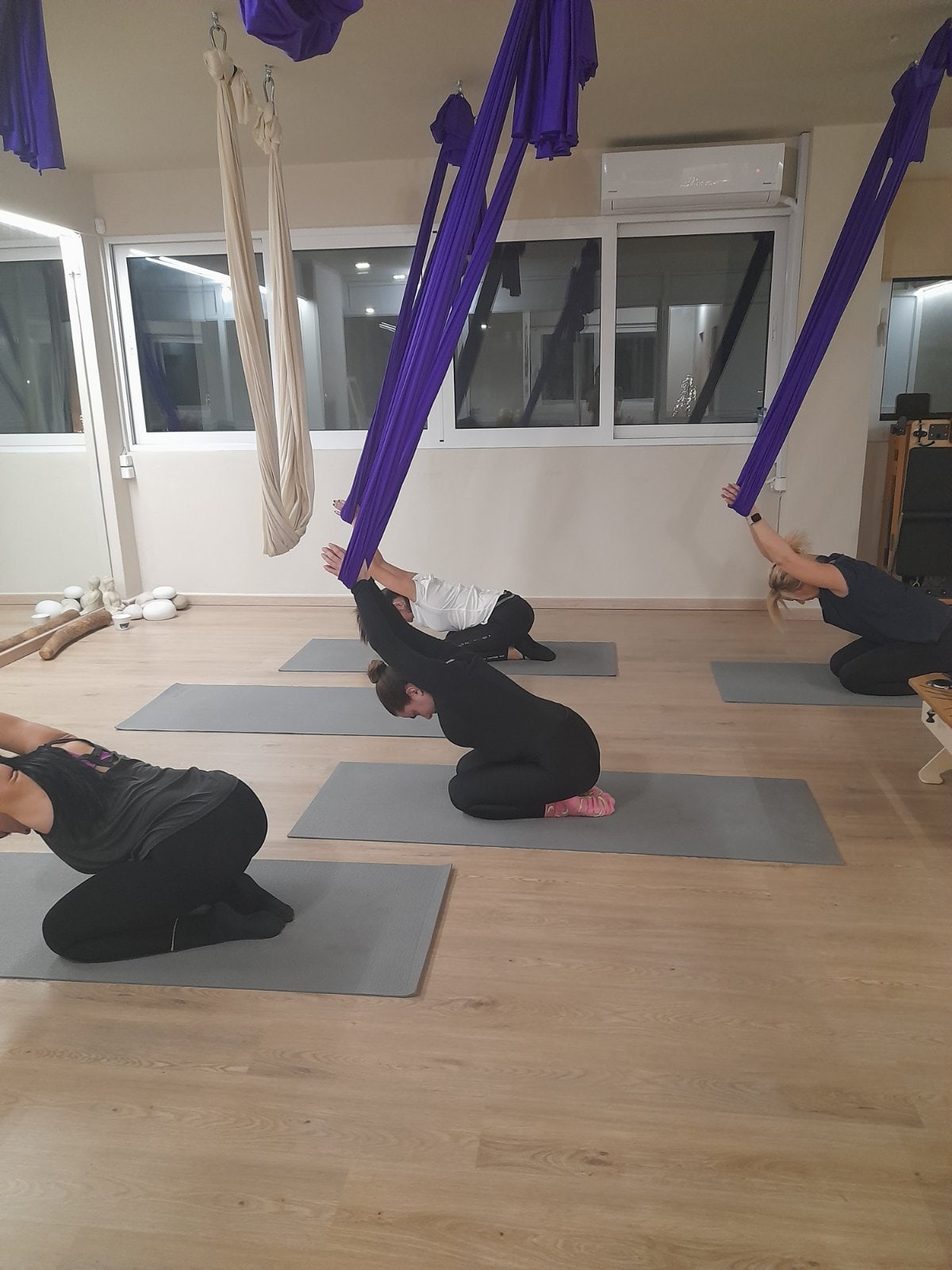 body-flow-yoga-and-pilates-studio-aerial-yoga-agios-dimitrios-sportshunter-5
