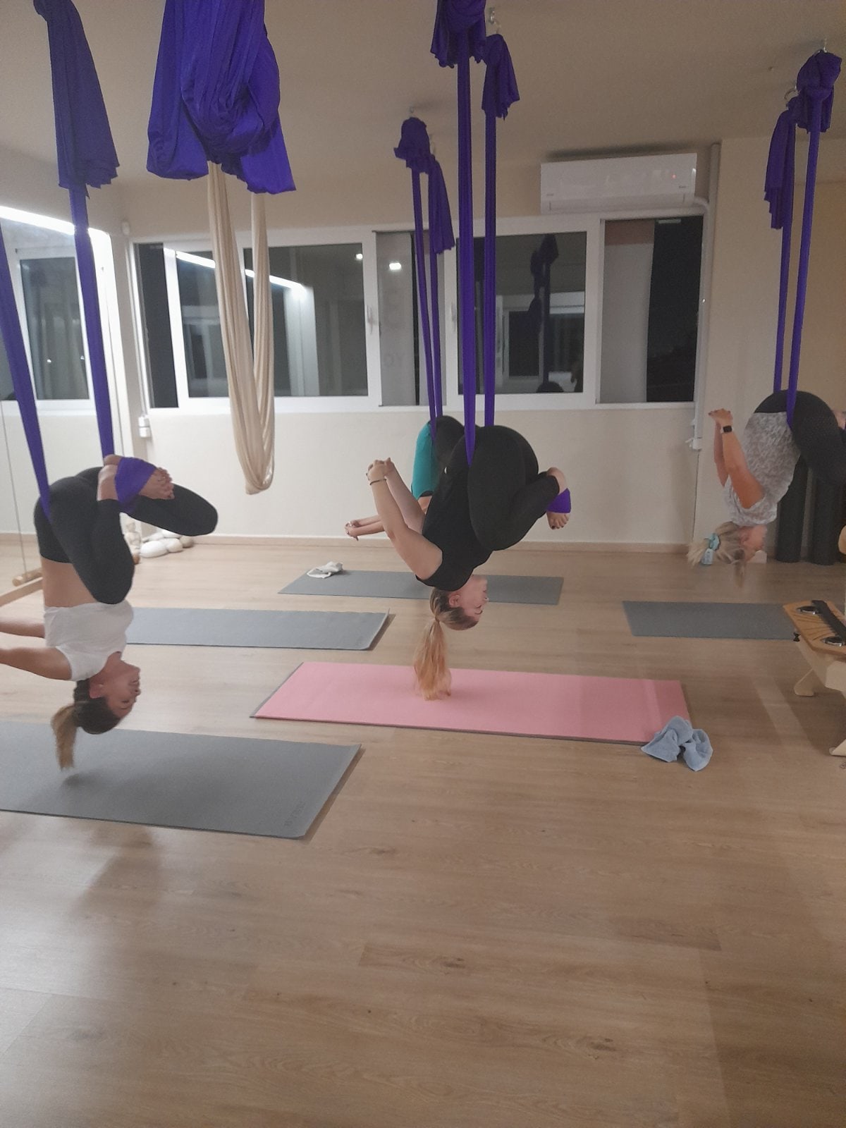 body-flow-yoga-and-pilates-studio-aerial-yoga-agios-dimitrios-sportshunter-7